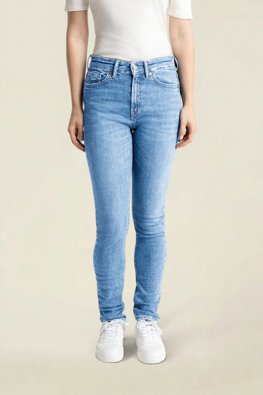 Jean slim en coton bio et recyclé | bleu clair "Juno medium - journey light used" | Journey-light-used
