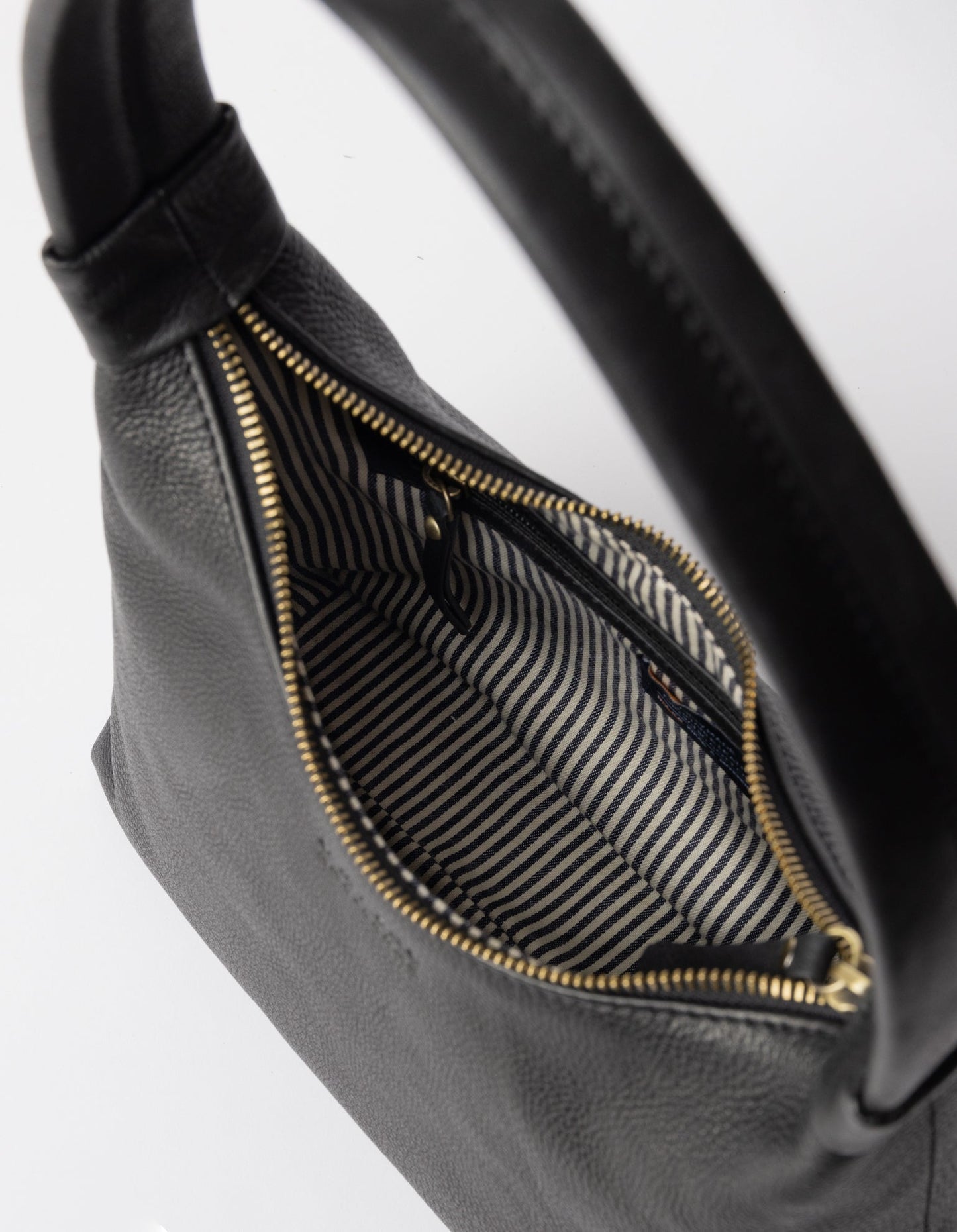sac à main en cuir certifié | noir "nora - black soft grain leather"