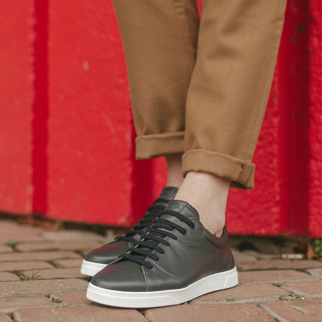 Basket noire en cuir et semelle en pneu recyclé - graviere