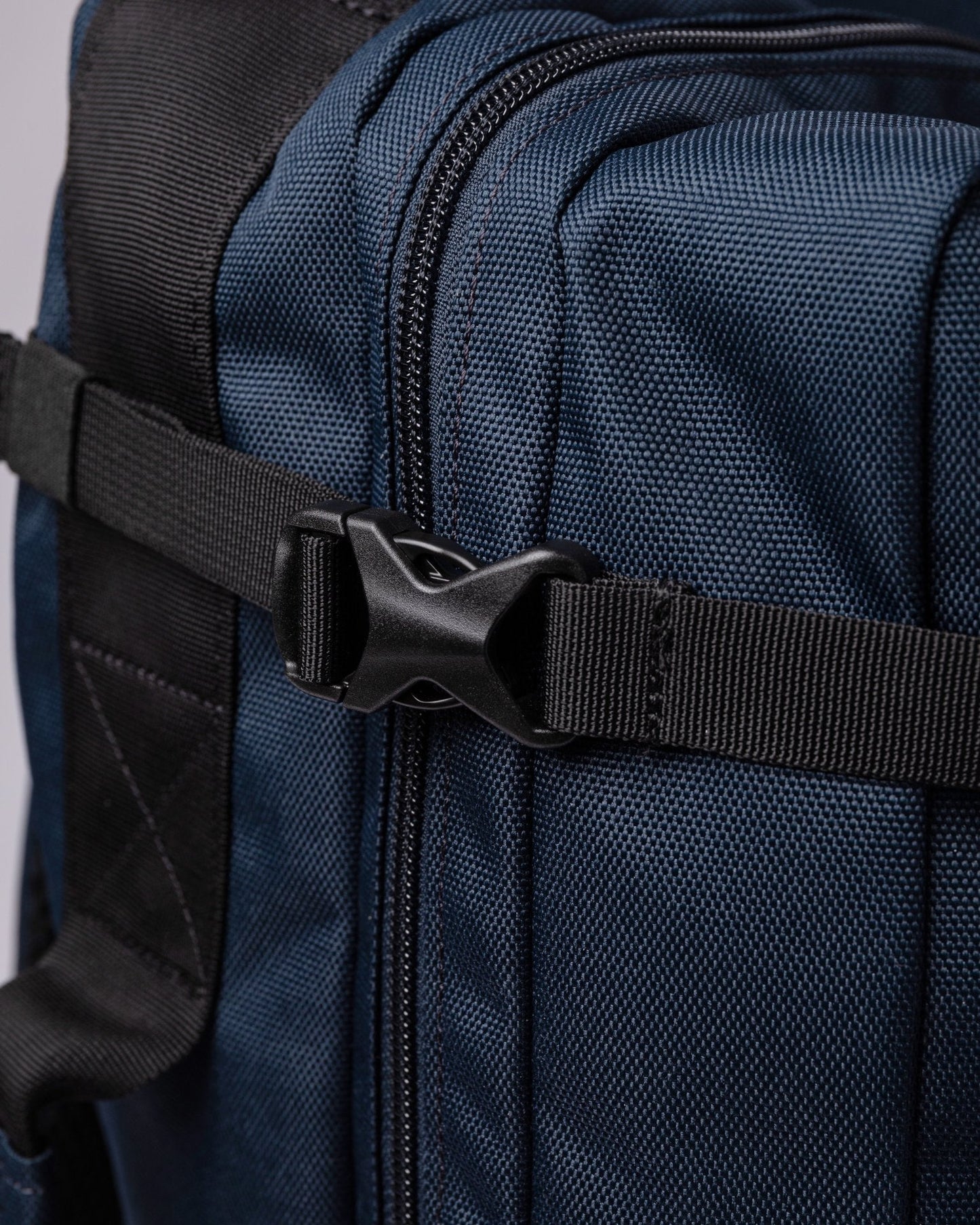 Sac à dos voyage 34L en matière recyclée | marine "otis multi navy"