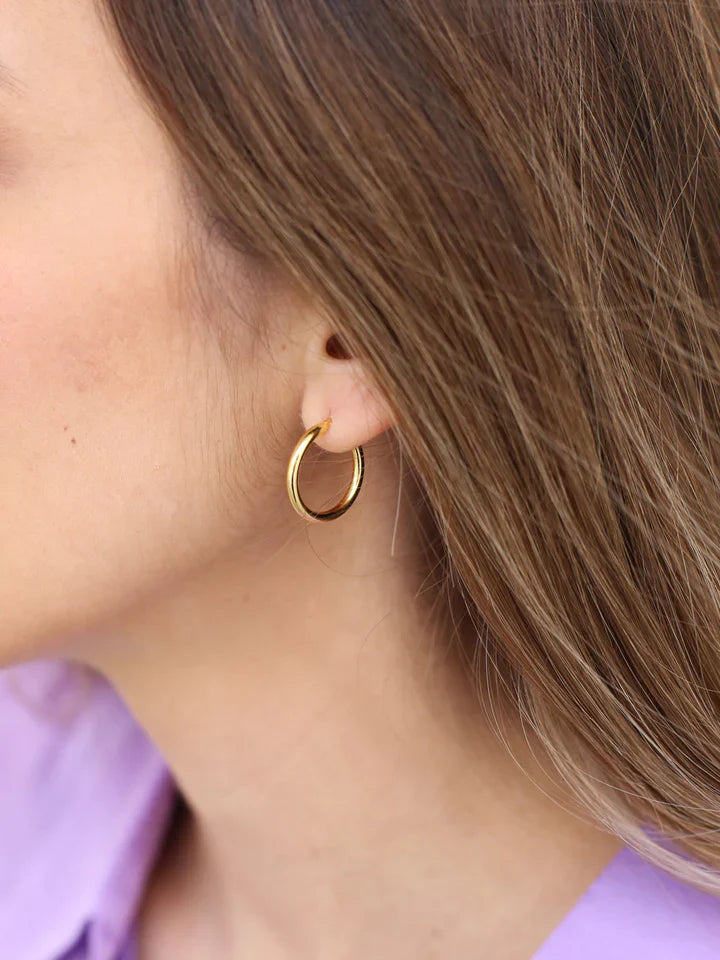 Boucles d'oreilles en plaqué or certifié | doré "essential hoop earrings (m) - gold"