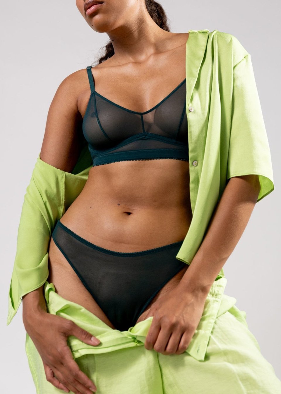 Culotte en matières recyclées | vert "mesh bikini briefs - pine"