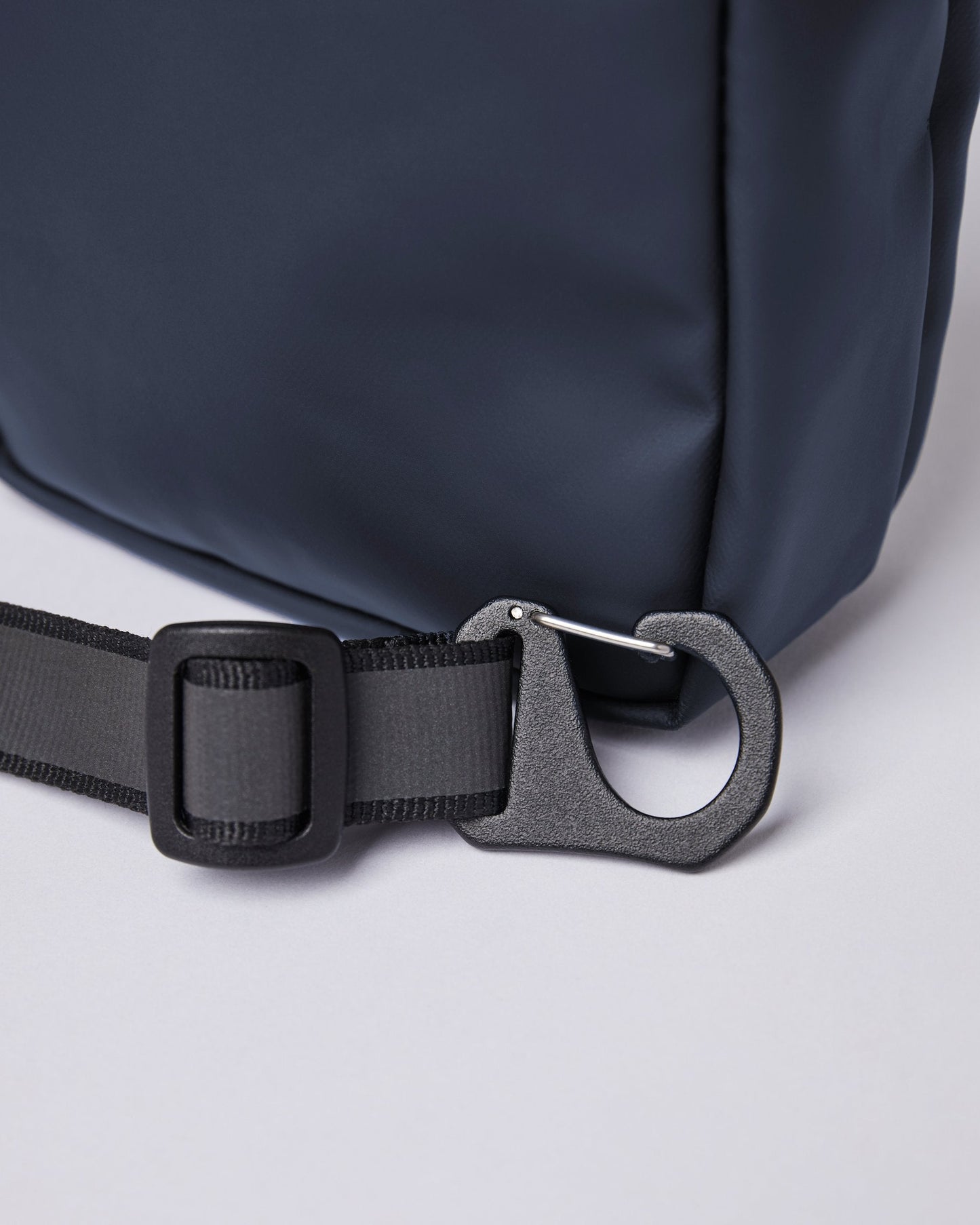 Sac à bandoulière 1L en matières recyclées | marine "poe navy"