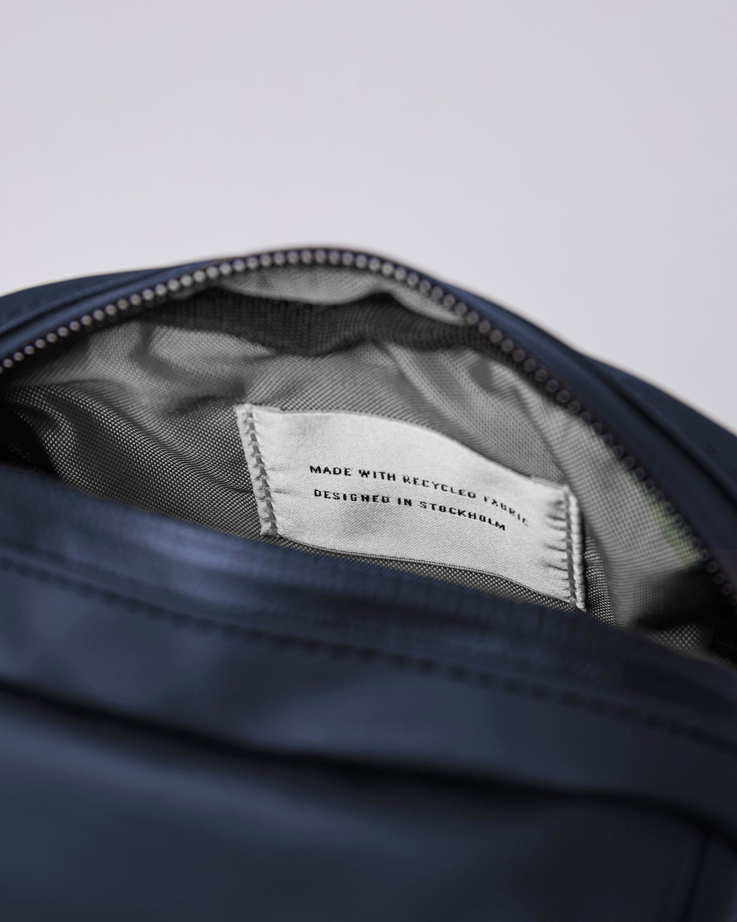 Sac à bandoulière 1L en matières recyclées | marine "poe navy"