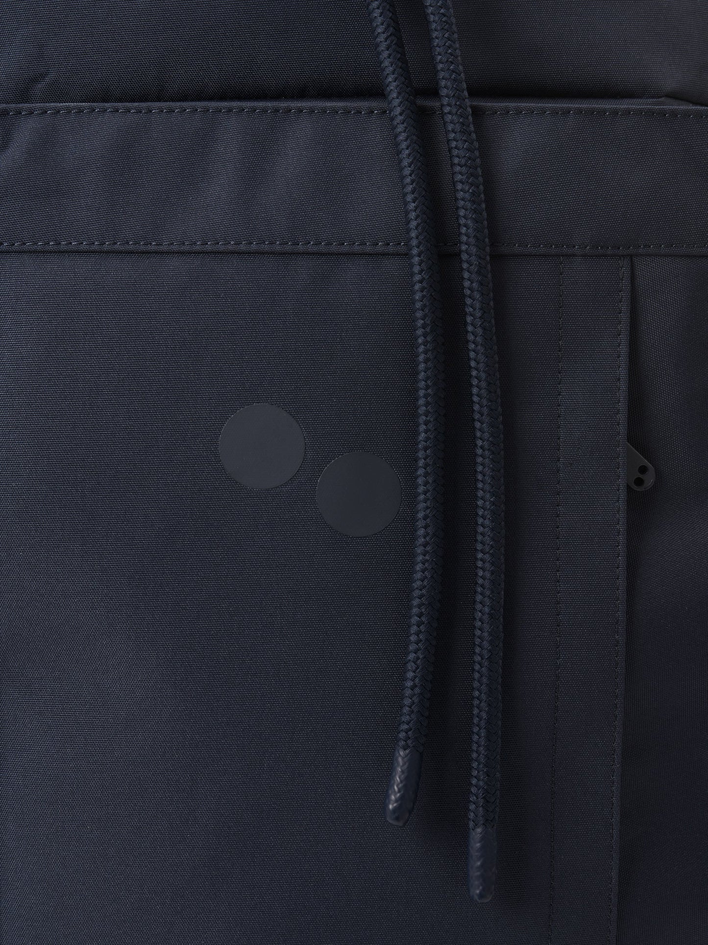 Sac à dos en matière recyclée | bleu "blok medium fjord navy"