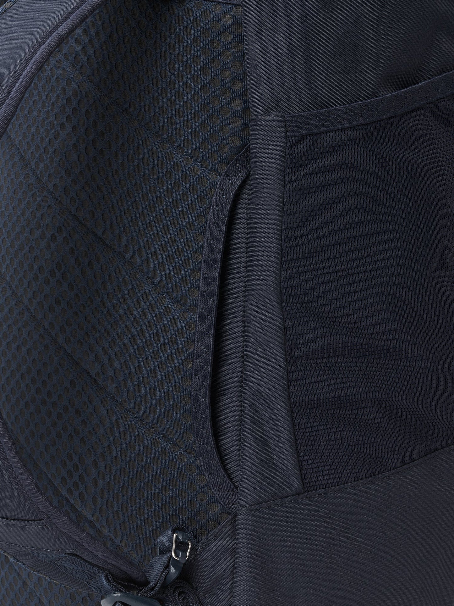Sac à dos en matière recyclée | bleu "blok medium fjord navy"