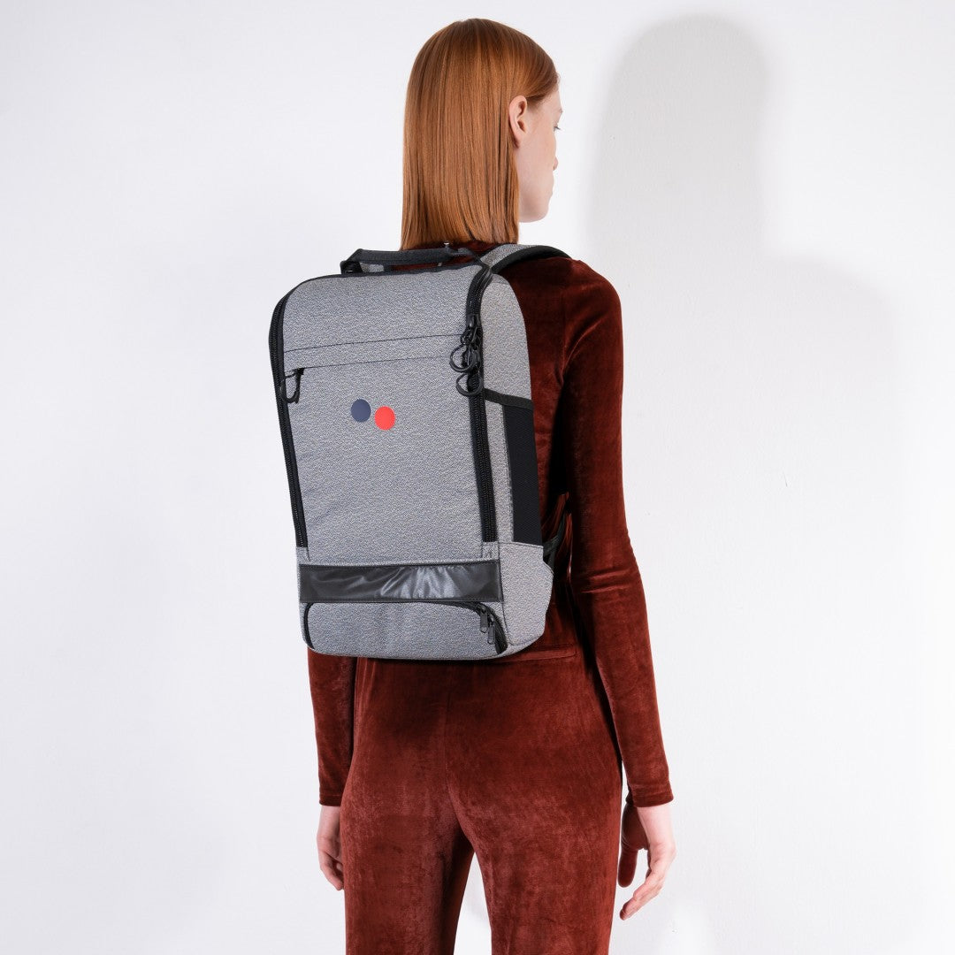 Sac à dos gris et noir en plastique recyclé - cubik medium