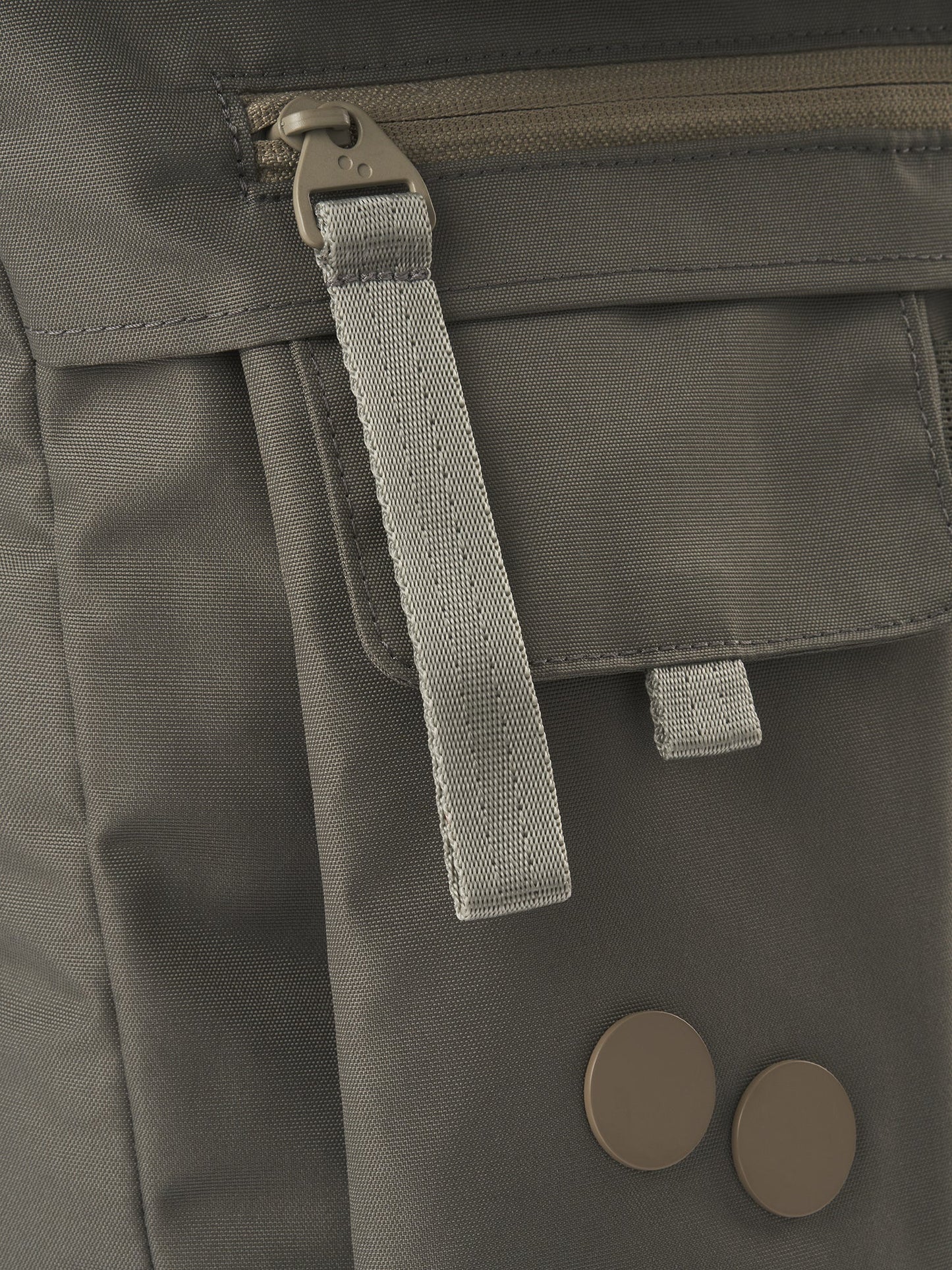 Sac à dos en matière recyclée | kaki "Klak construct olive"