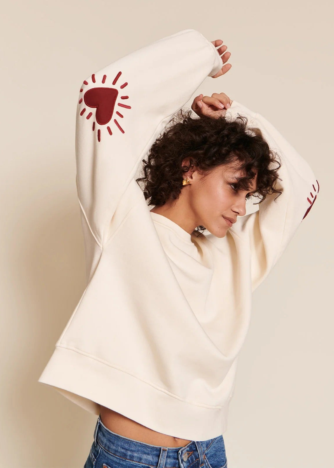 Sweat brodé en coton bio | crème "sweat Cœur solaire femme avec coudières "