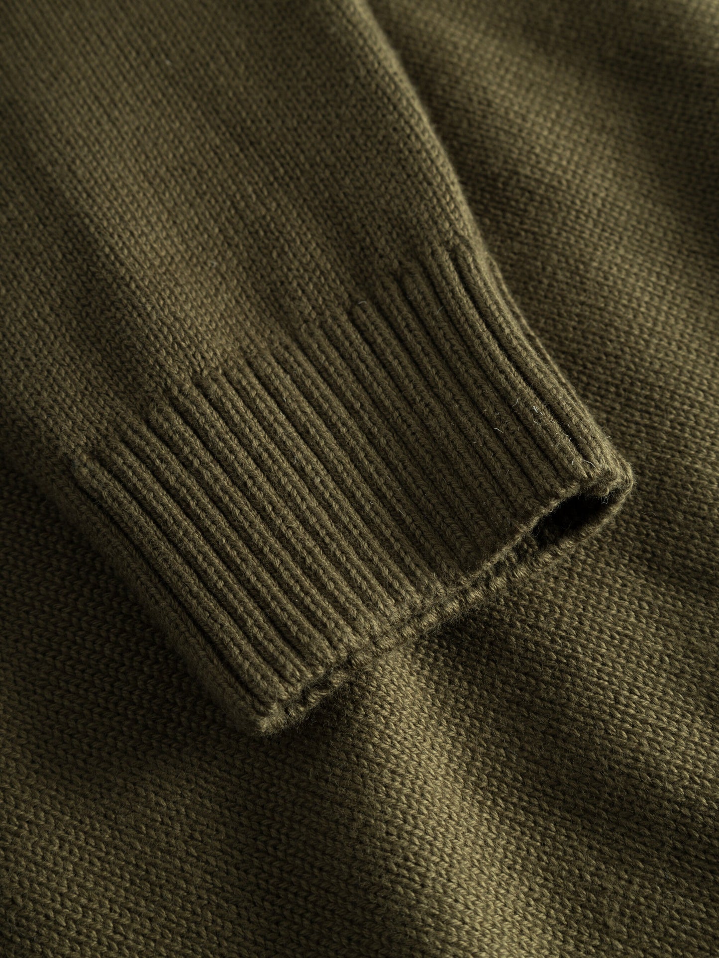 Pull en coton biologique | vert "plain knitted crew neck dark olive"