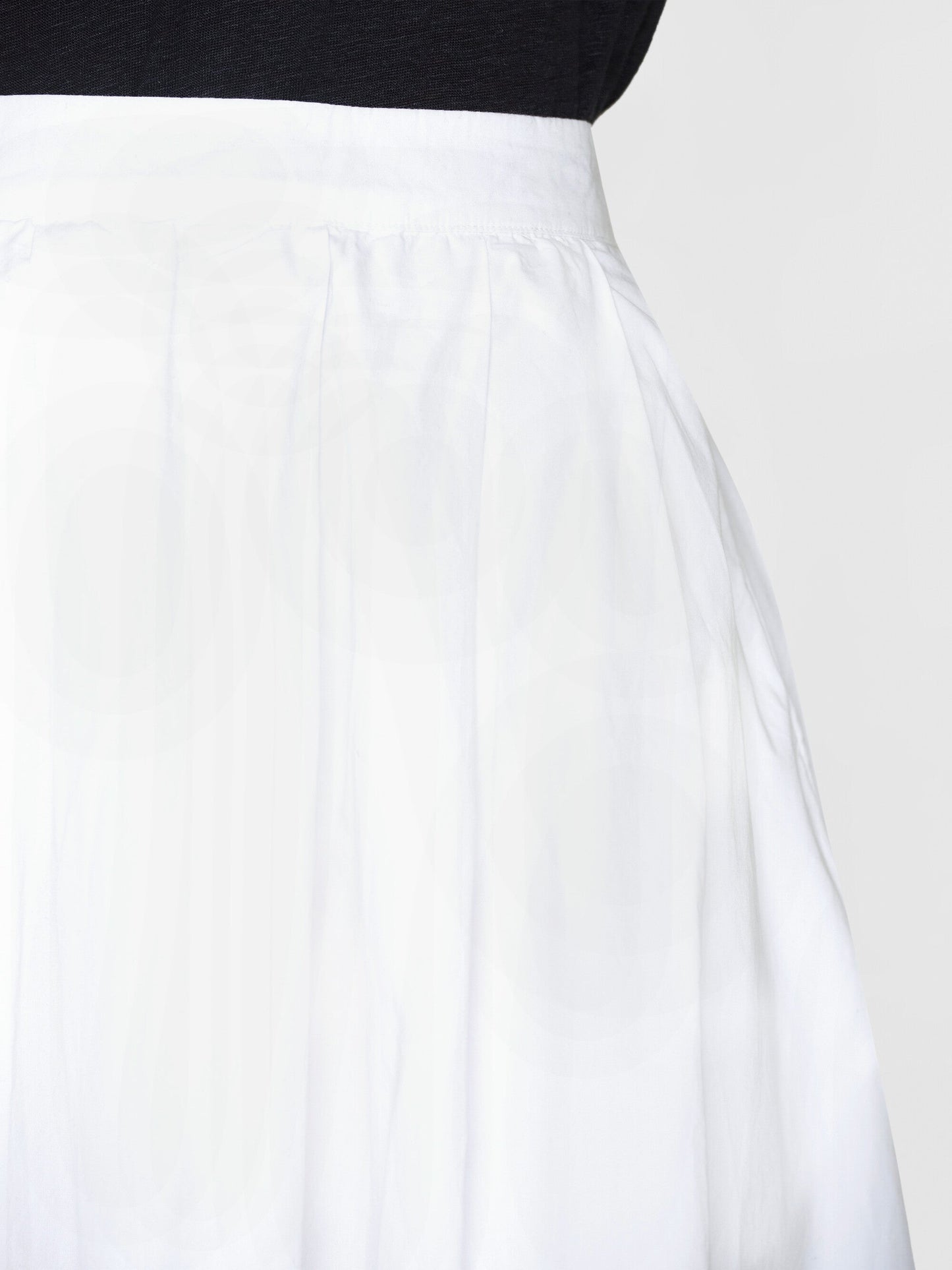 Jupe en coton biologique | blanc "Poplin pleated mid-length skirt - 1010 bright white"