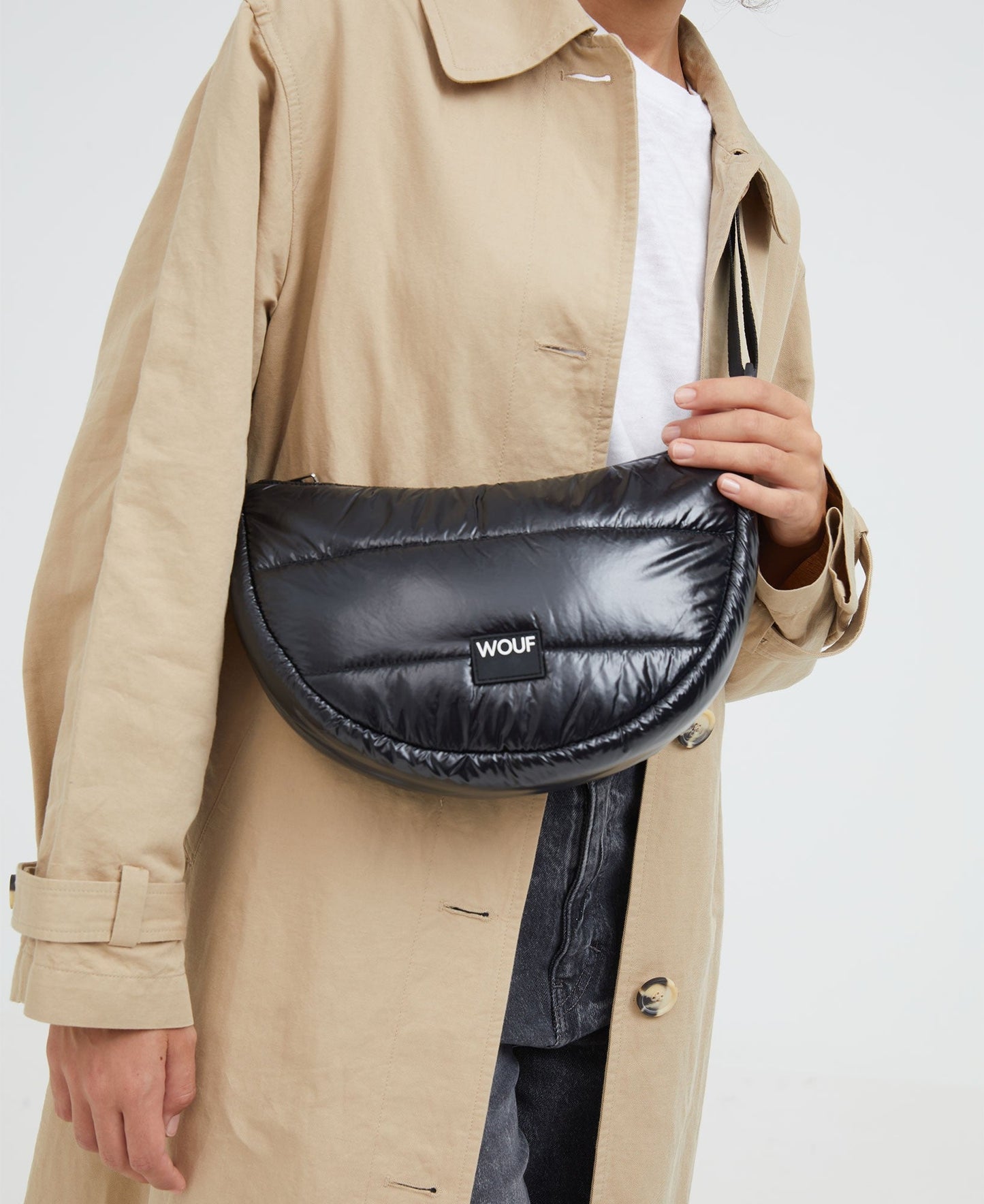 Banane matelassée en recyclé | noir "glossy black crossbody bag"