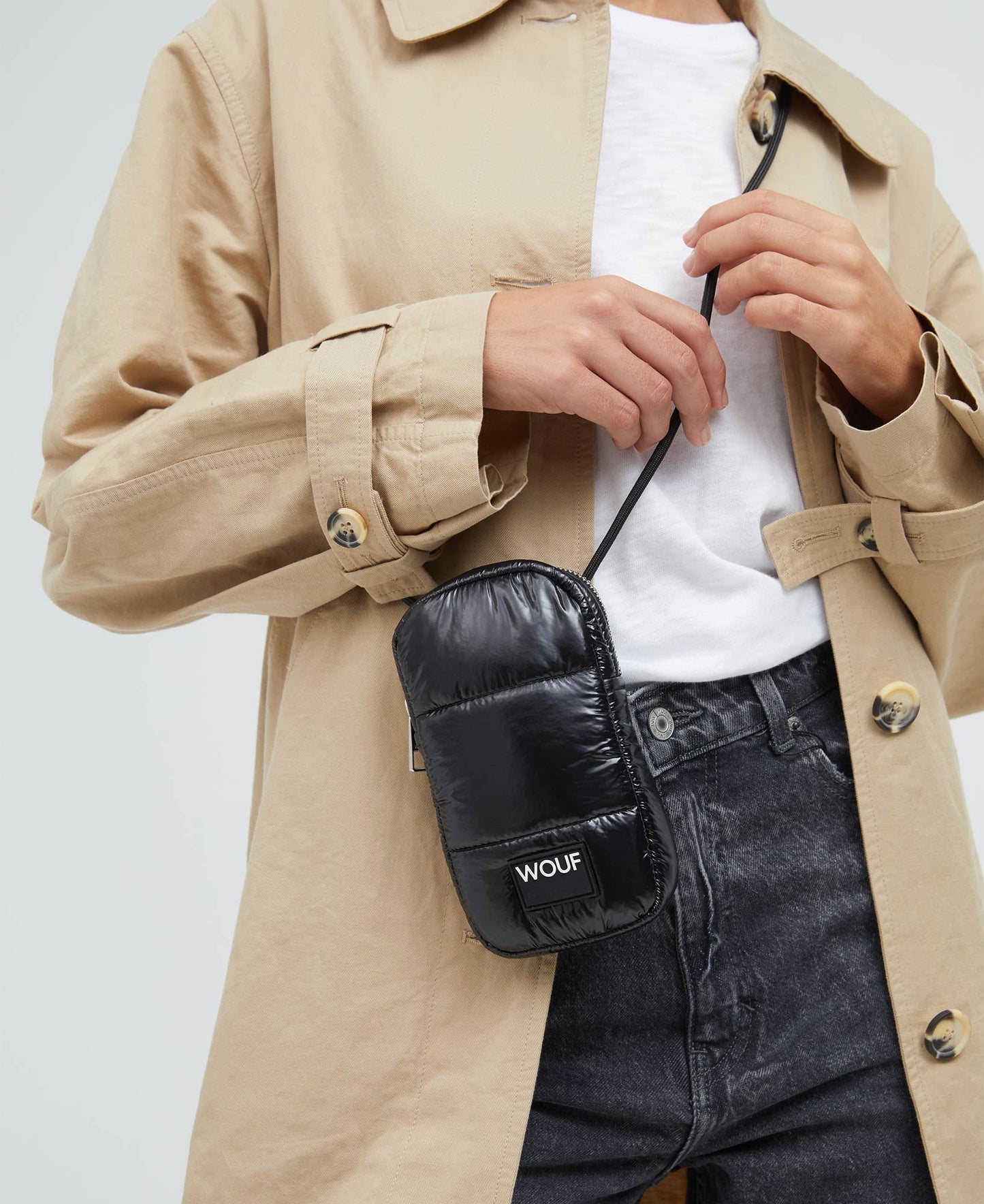 Pochette téléphone matelassée en recyclé | noir "glossy black phone bag"
