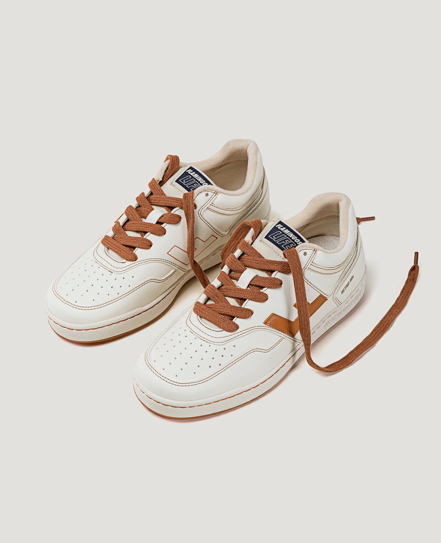Baskets vegan en matière recyclée | écru et marron "retro 90s pearl toffee"
