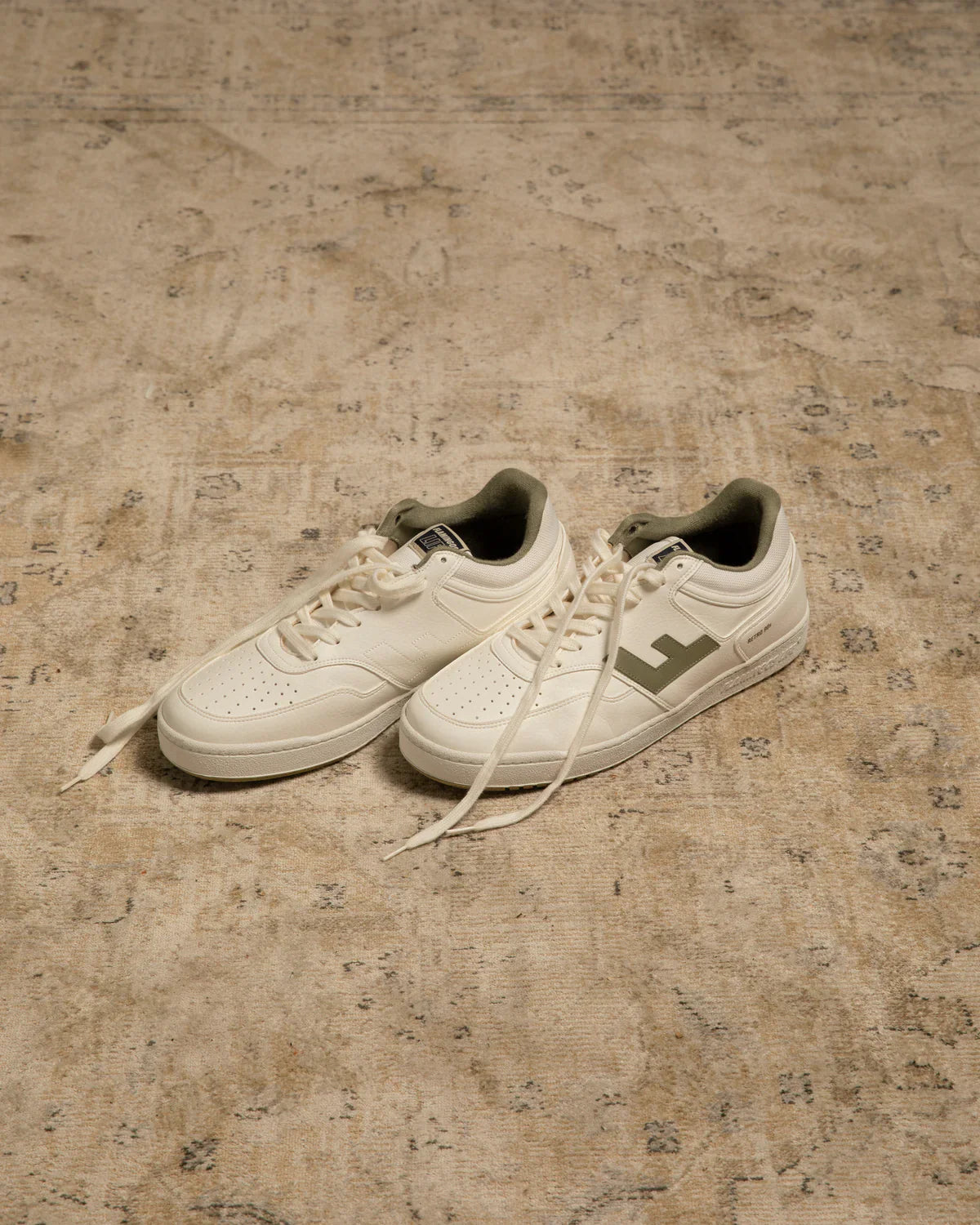 Baskets vegan en recyclé - retro 90s olive