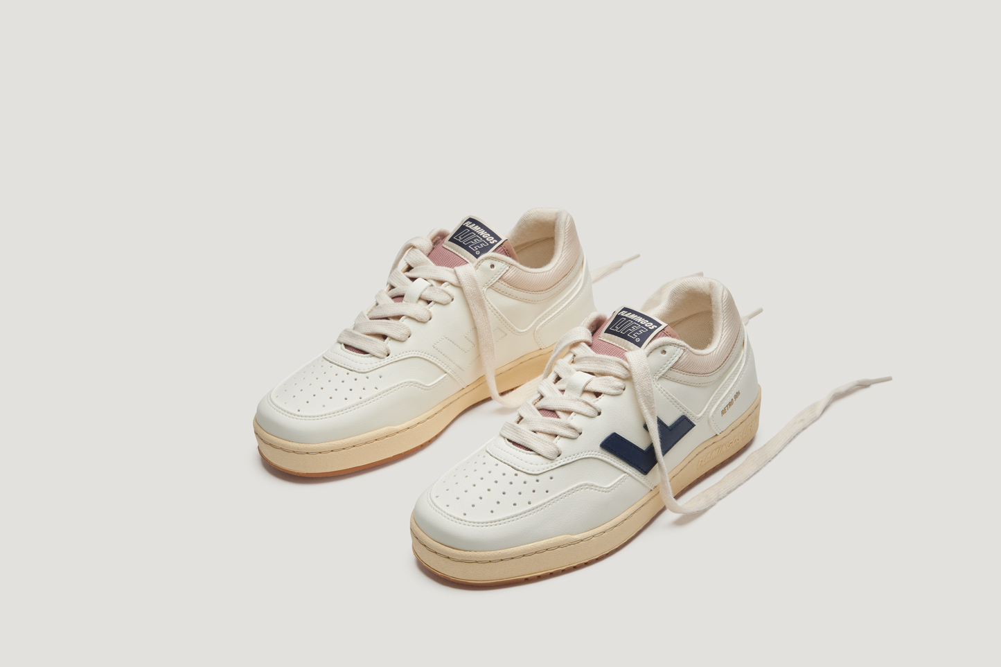 Baskets vegan en recyclé | Marine et caramel "retro 90s pearl navy caramel"