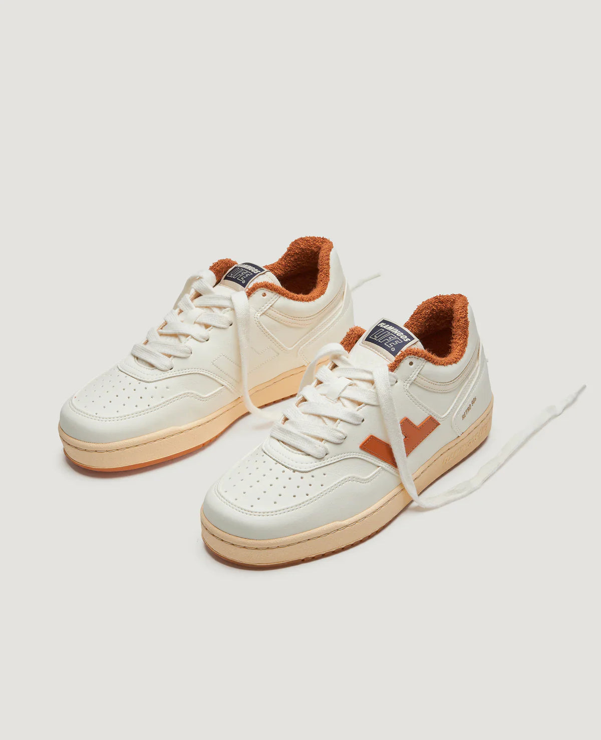 Baskets vegan en recyclé | écru et orange "retro 90s pearl vanilla toffee"
