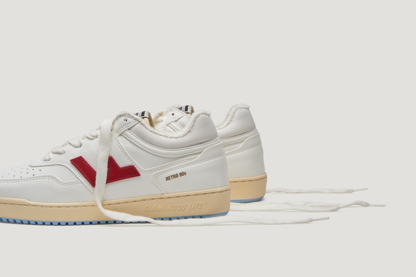 Baskets vegan en recyclé | blanc et rouge "retro 90s white cherry sky"