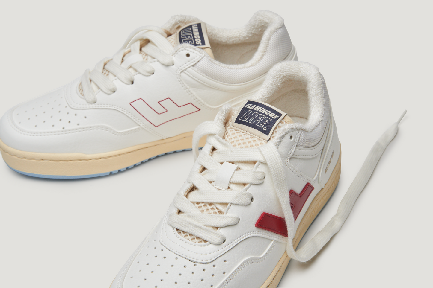 Baskets vegan en recyclé | blanc et rouge "retro 90s white cherry sky"