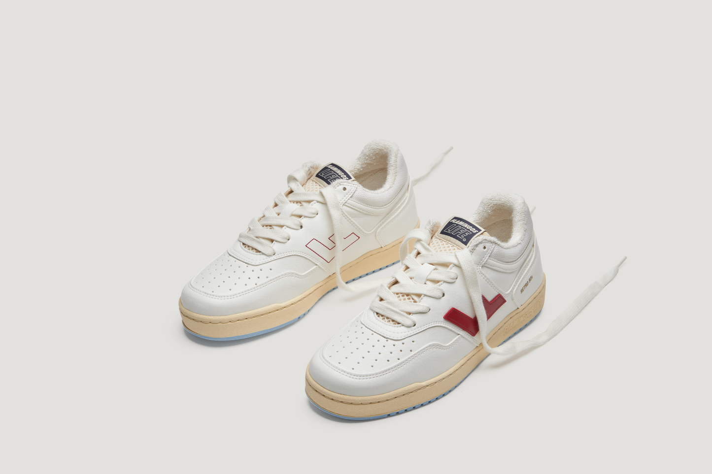 Baskets vegan en recyclé | blanc et rouge "retro 90s white cherry sky"