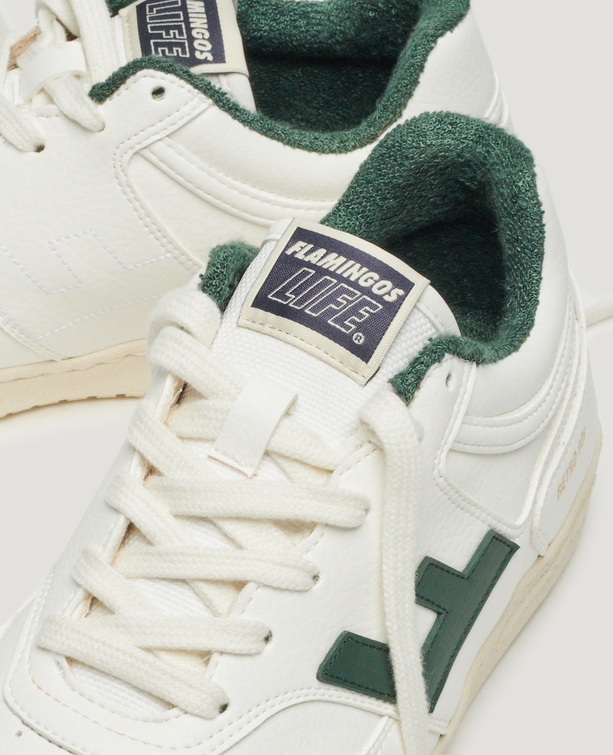 Baskets vegan en recyclé | blanc et vert "retro 90s white forest"