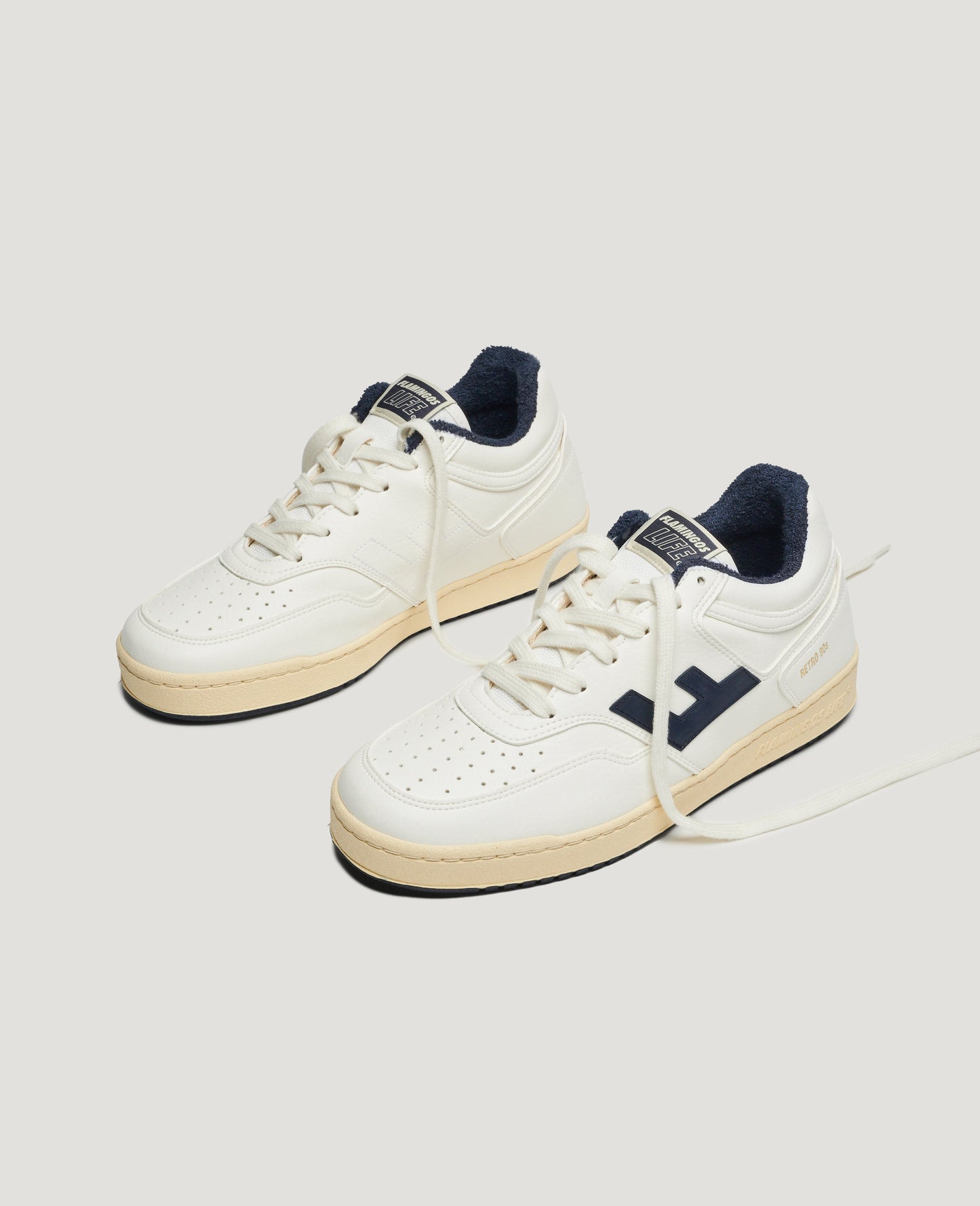 Baskets vegan en recyclé | blanc et marine "retro 90s vanilla navy"