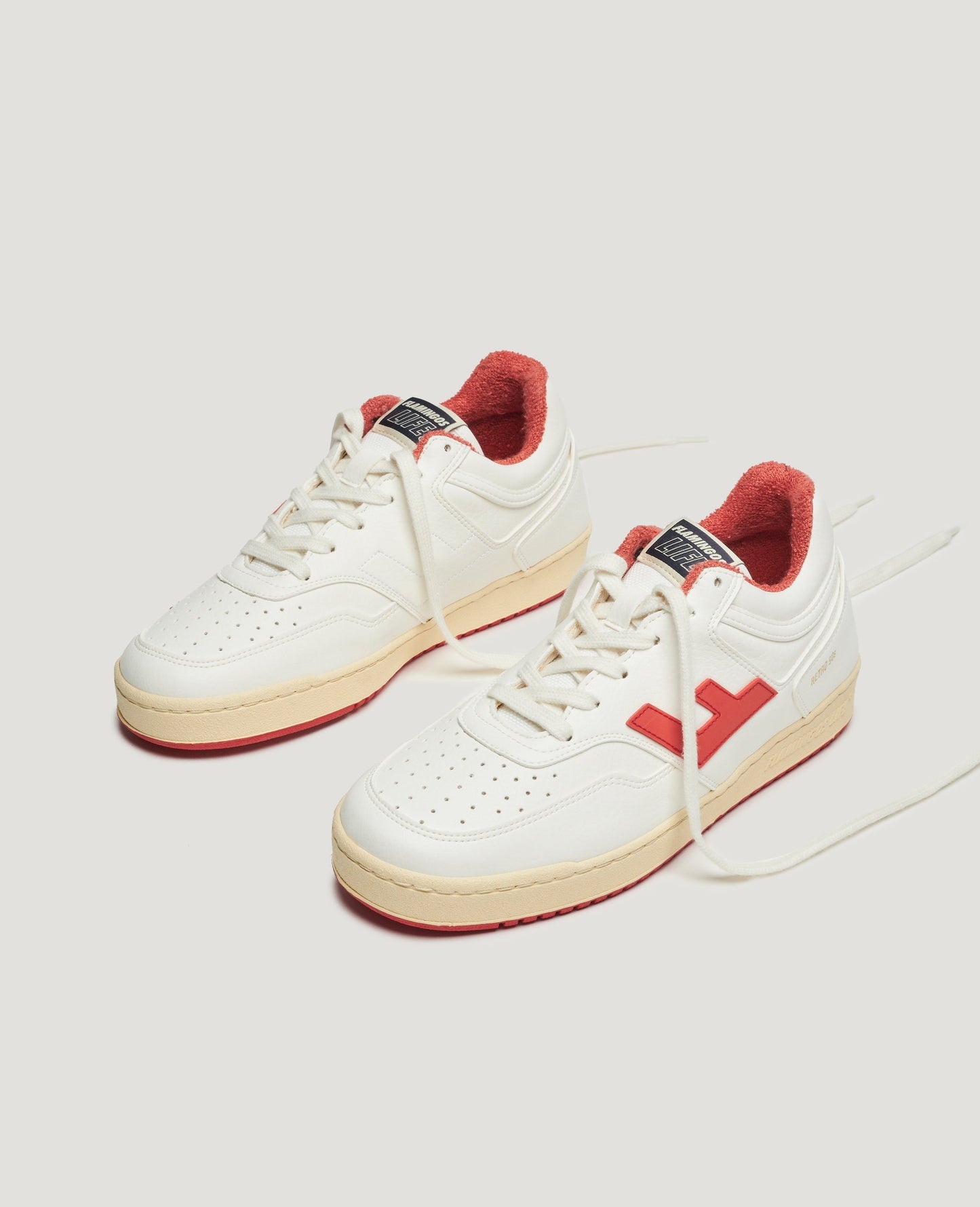 Baskets vegan en recyclé - retro 90s white vanilla tomato