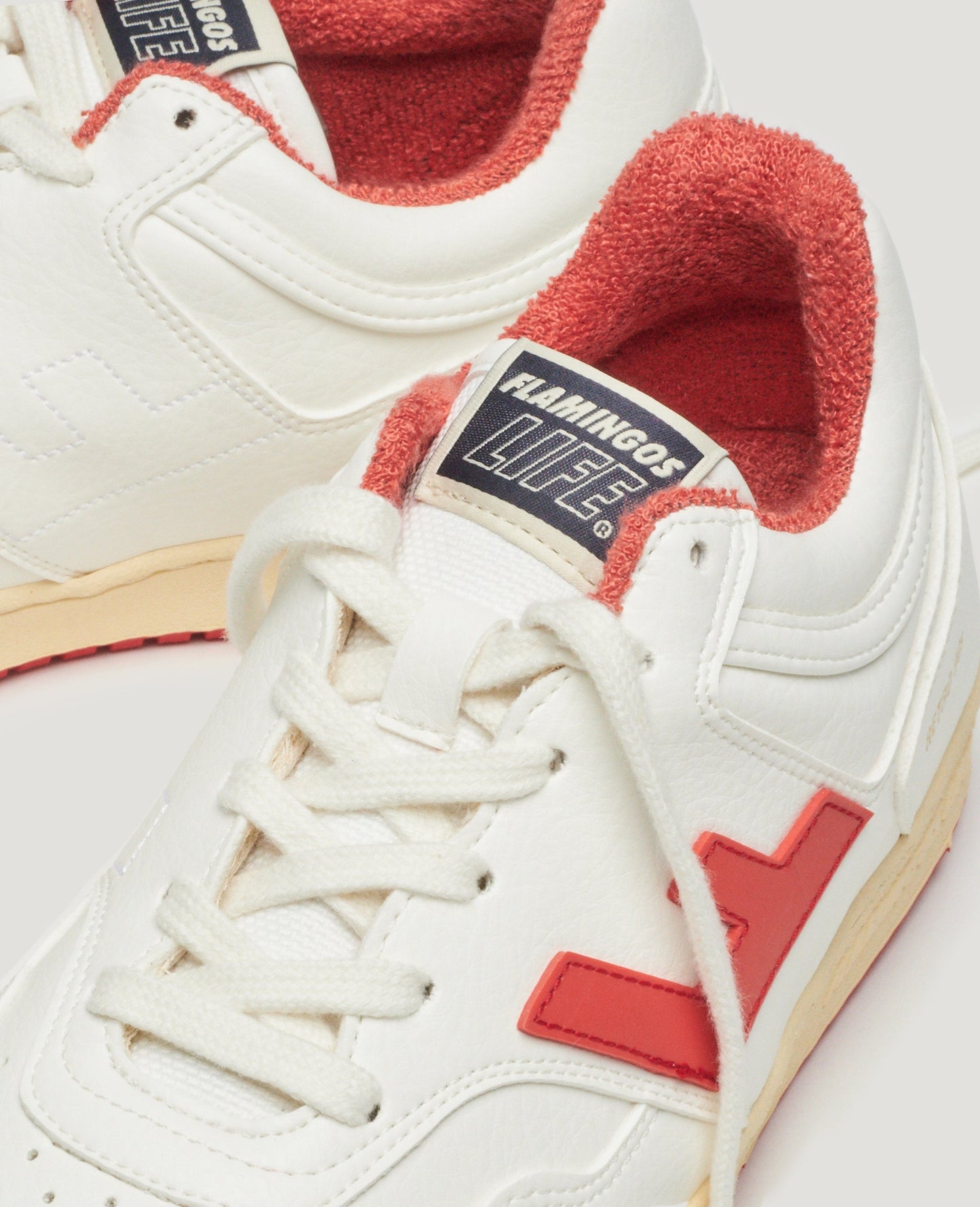 Baskets vegan en recyclé - retro 90s white vanilla tomato