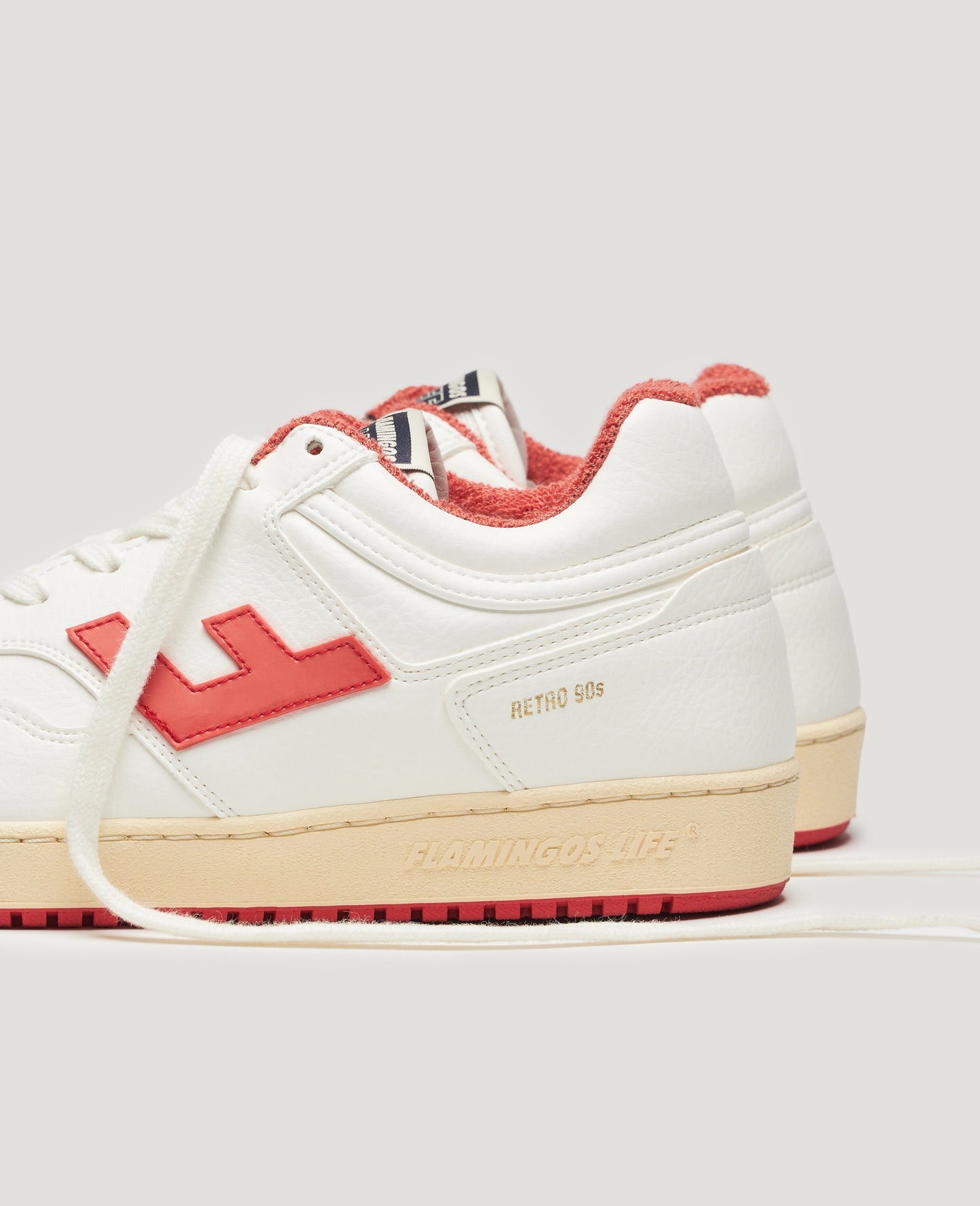 Baskets vegan en recyclé - retro 90s white vanilla tomato