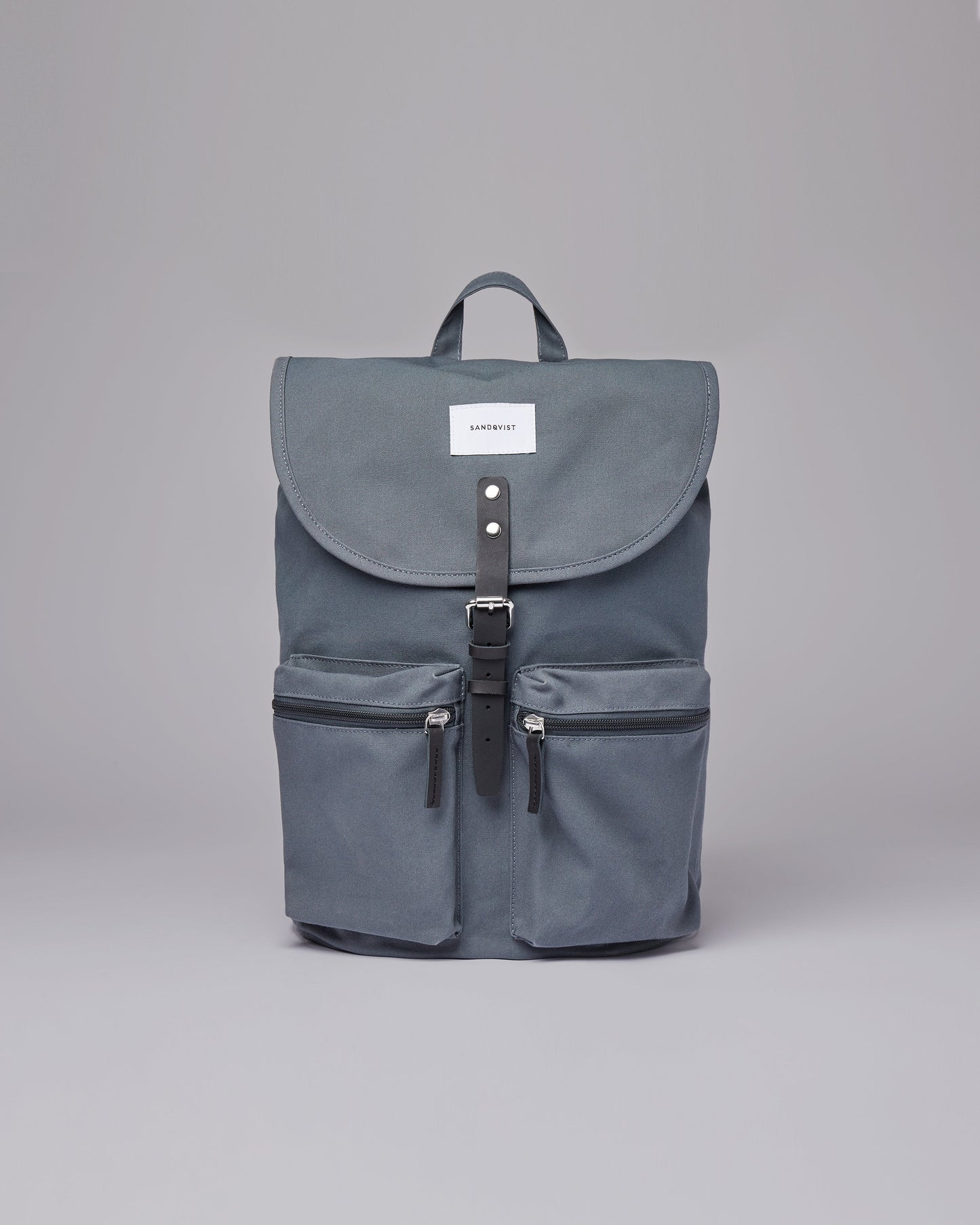 Sac à dos bleu en coton bio et matière recyclée - roald dark slate with black leather