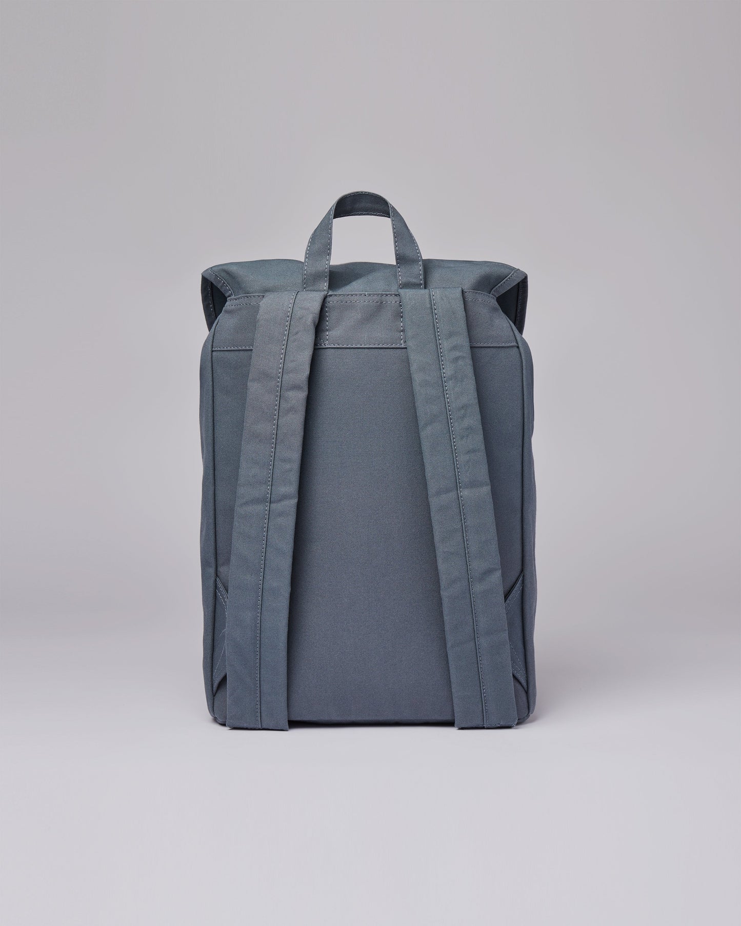 Sac à dos bleu en coton bio et matière recyclée - roald dark slate with black leather