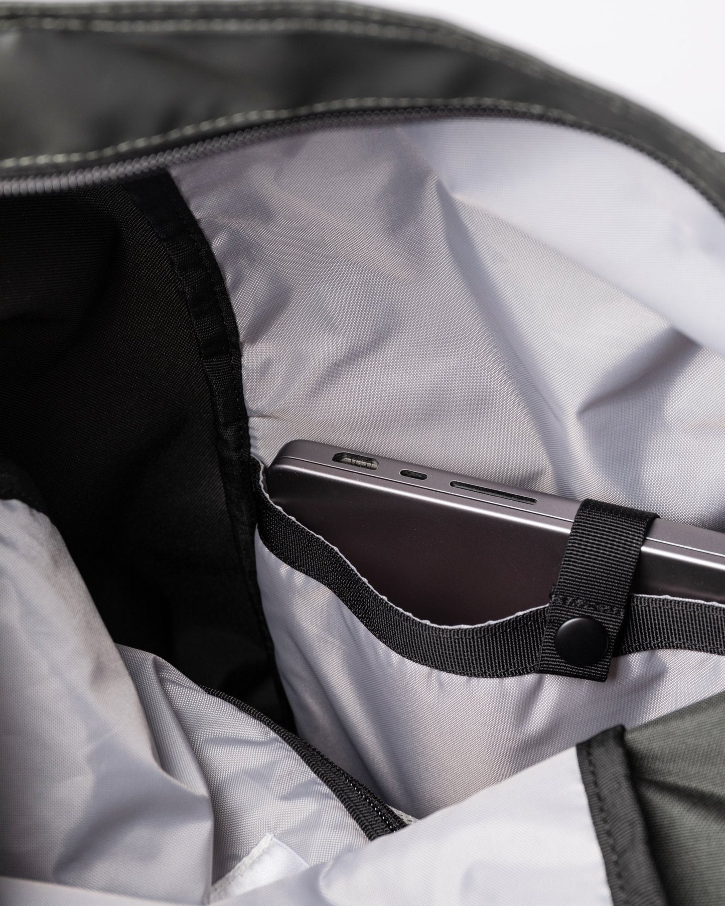 Sac à dos imperméable en matière recyclée | noir et vert "ruben 2.0 multi black dark green"