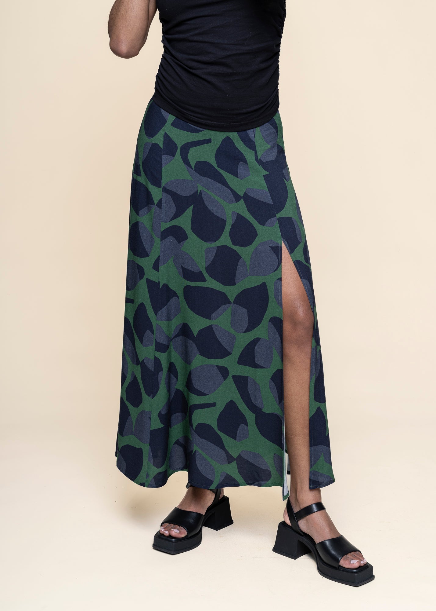 Jupe en ecovero | multicolore "leaf dark tora skirt"