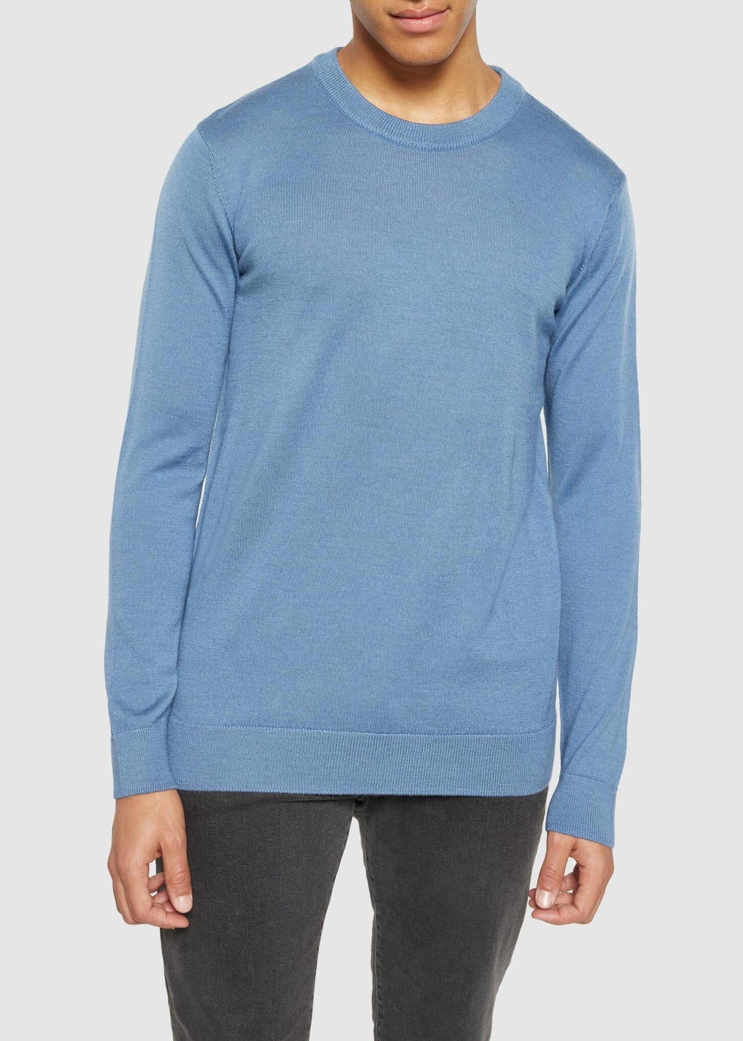 pull léger en laine mérinos certifiée | bleu clair "karl regular merino knit crew neck moonlight blue"