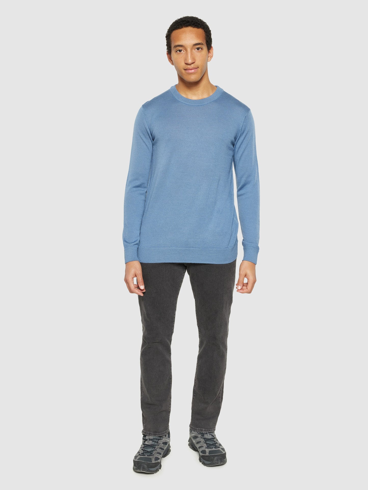 pull léger en laine mérinos certifiée | bleu clair "karl regular merino knit crew neck moonlight blue"