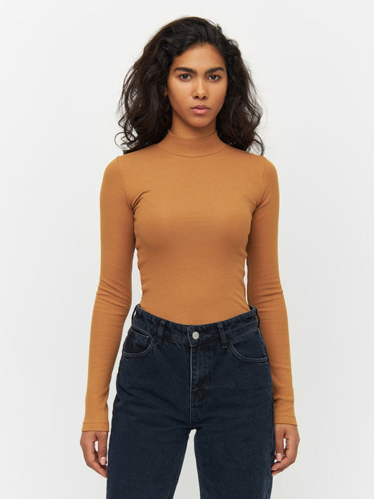 T-shirt manches longues côtelé en coton bio | Marron "rib high neck brown sugar"