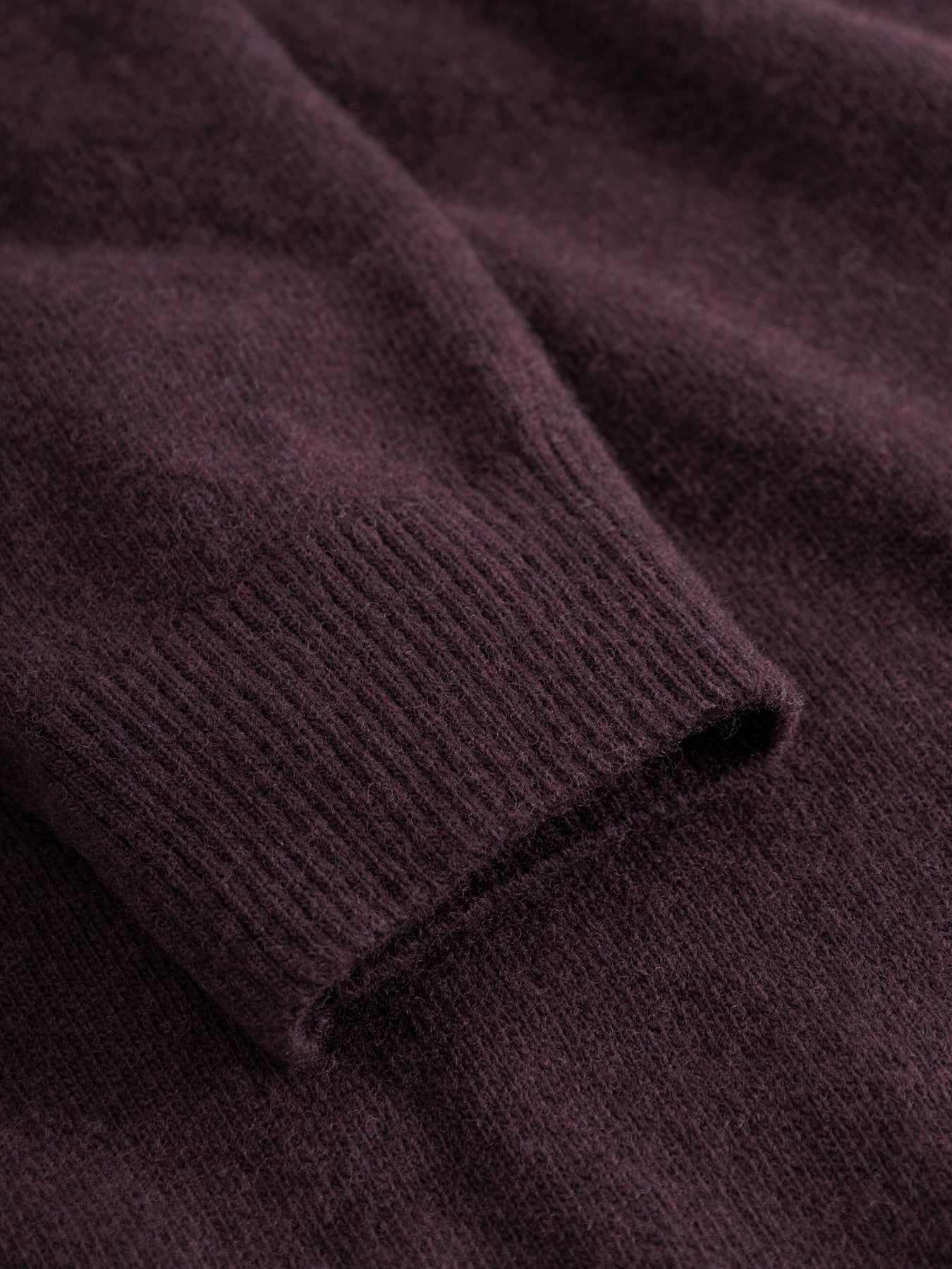 Pull col roulé en laine bio | Acajou "roll neck wool knit deep mahogany"