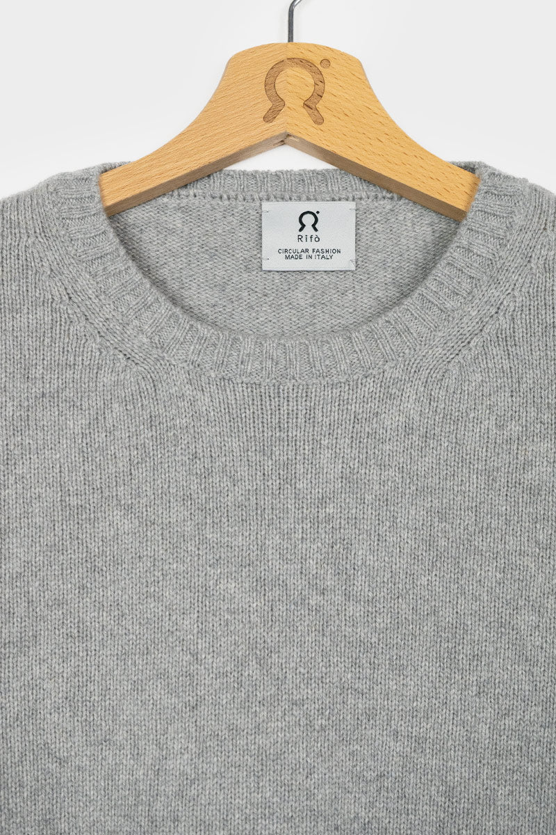Pull col rond en cachemire recyclé | gris "maglia romeo grigio calce"