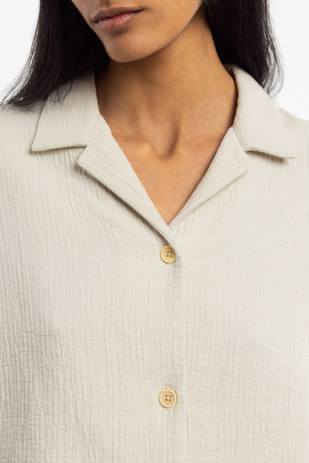Chemise courte en coton bio | écru "cropped bowling shirt washed sand"