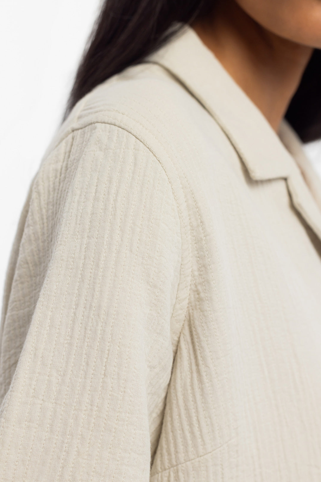 Chemise courte en coton bio | écru "cropped bowling shirt washed sand"