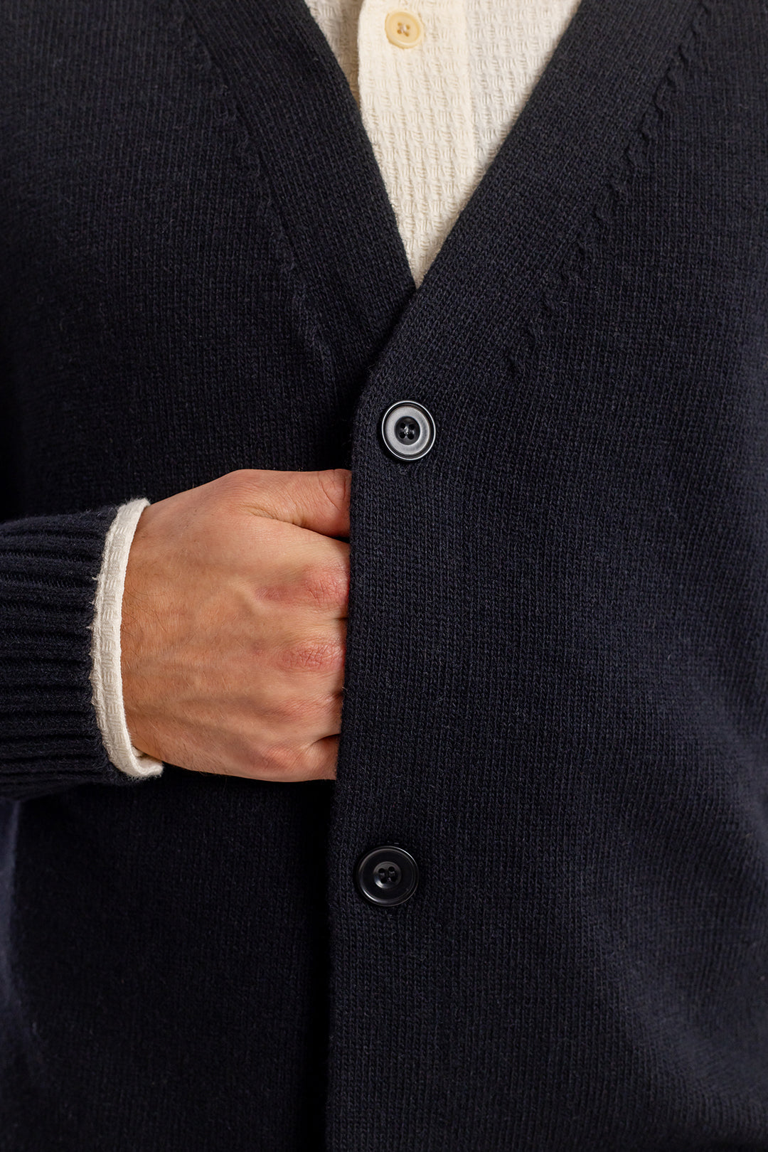 Gilet en laine recyclée | noir "knit cardigan black"