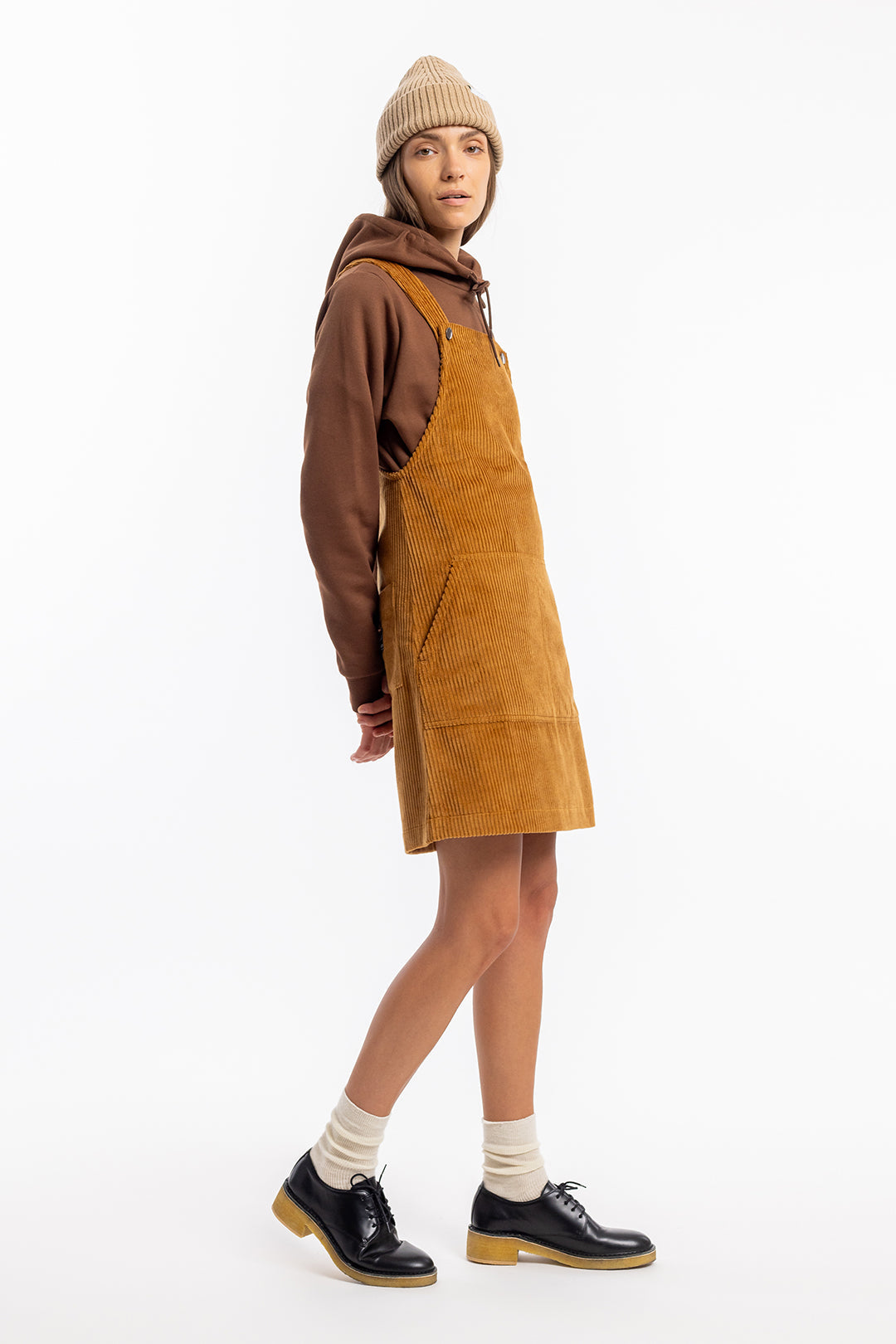 Robe salopette velours en coton bio | camel "dungaree dress toffee cord"