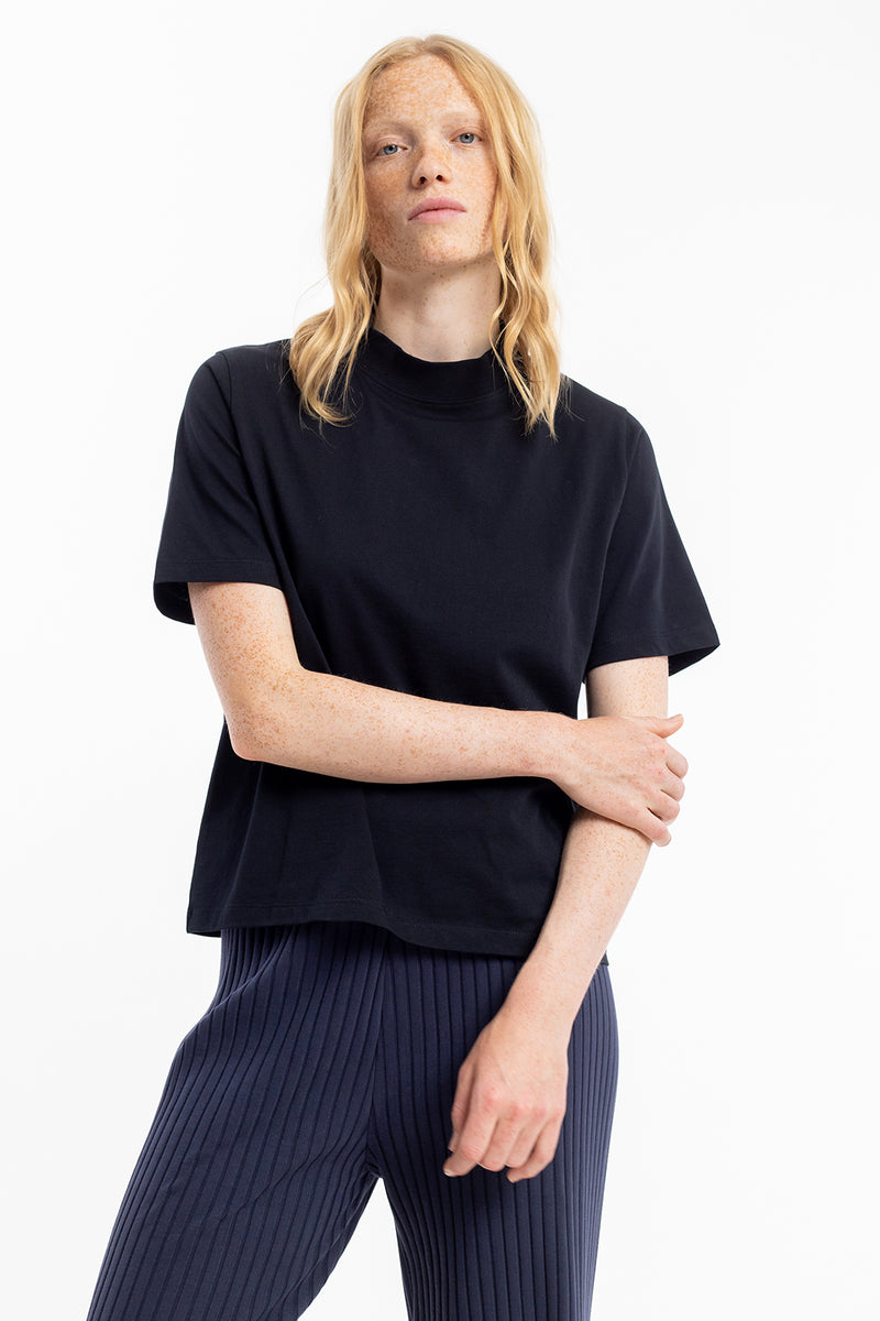 T-shirt en coton bio | noir "big collar t-shirt black"