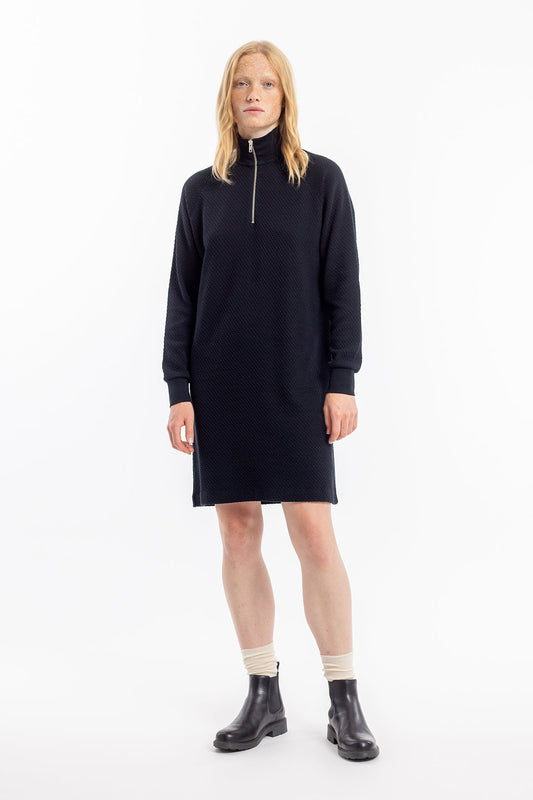Robe pull col zippé en coton bio | noir "half zip waffle dress black"