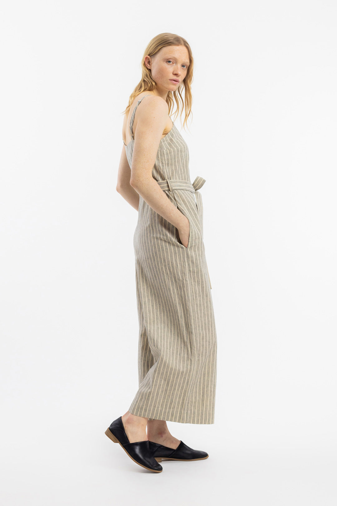 Combinaison en coton bio et lin | rayée grise "relaxed jumpsuit heavy pinstripe"