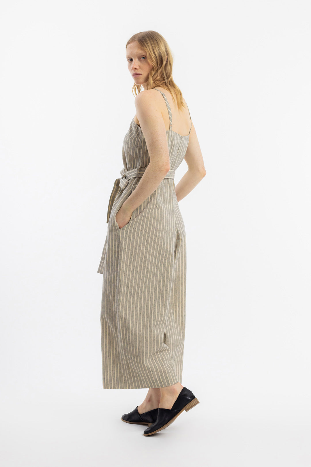 Combinaison en coton bio et lin | rayée grise "relaxed jumpsuit heavy pinstripe"
