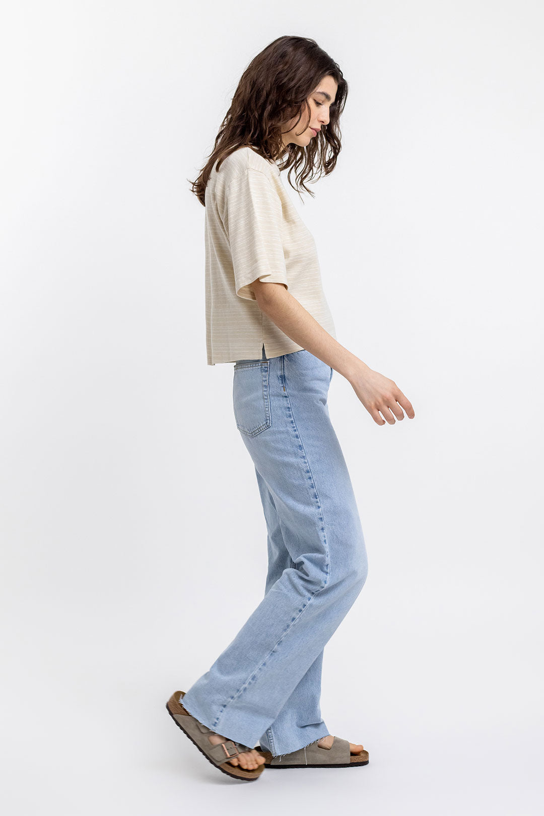 T-shirt court écru rayé en coton bio - cropped striped summer sand off-white