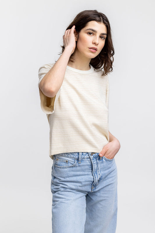 T-shirt court écru rayé en coton bio - cropped striped summer sand off-white