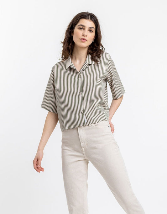 Chemiser court rayé en tencel - cropped bowling olive sand stripe
