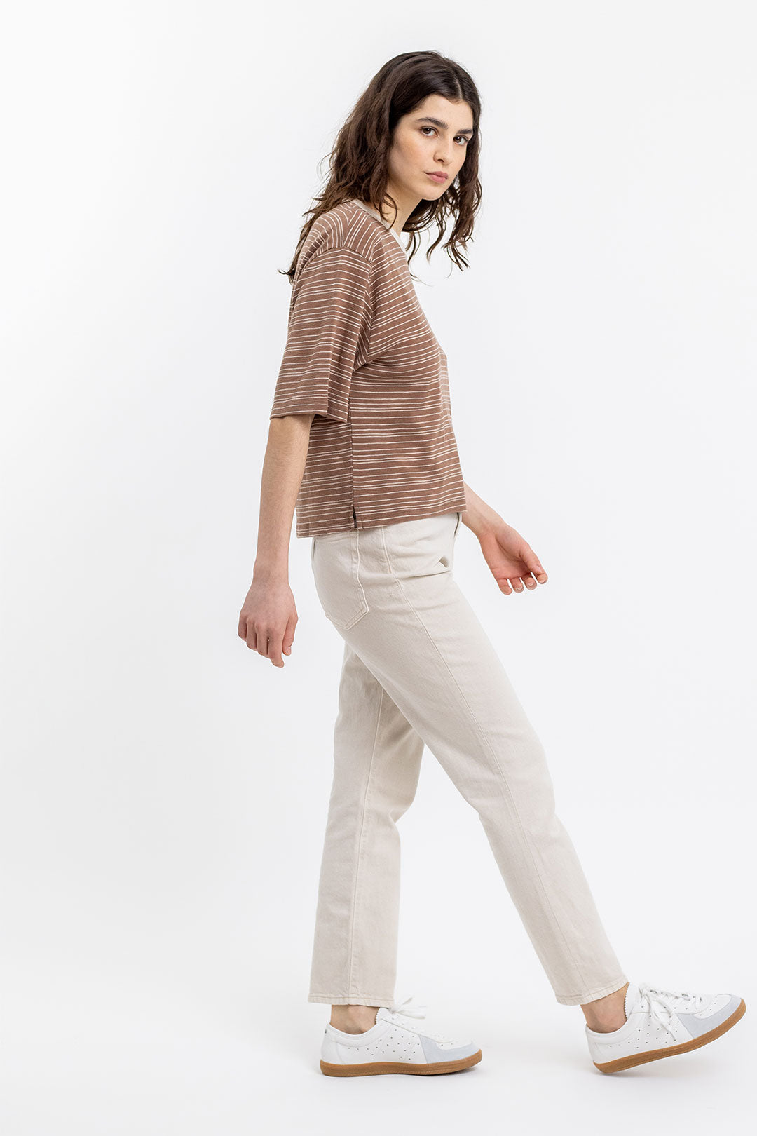 T-shirt court marron rayé en coton bio - cropped striped chestnut summer sand